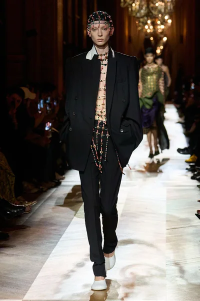 Look 30